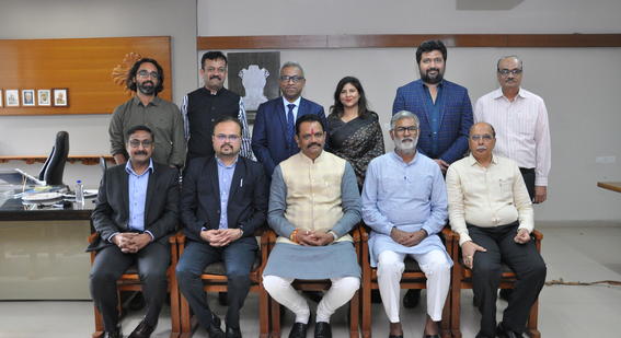 Cambridge colleagues and Gujarat Ministry representatives stand together